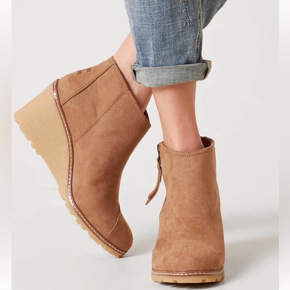 TOMS Avery Wedge Boot- Toffee- Women’s 10